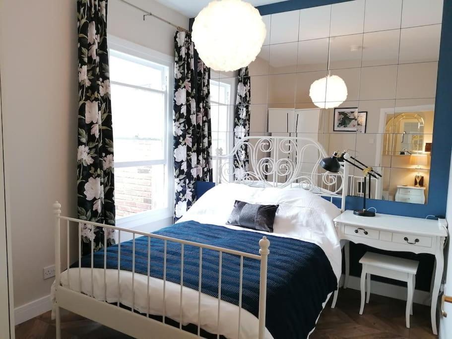 Stunning 3 Bedroom Townhouse In The Heart Of City Белфаст Экстерьер фото