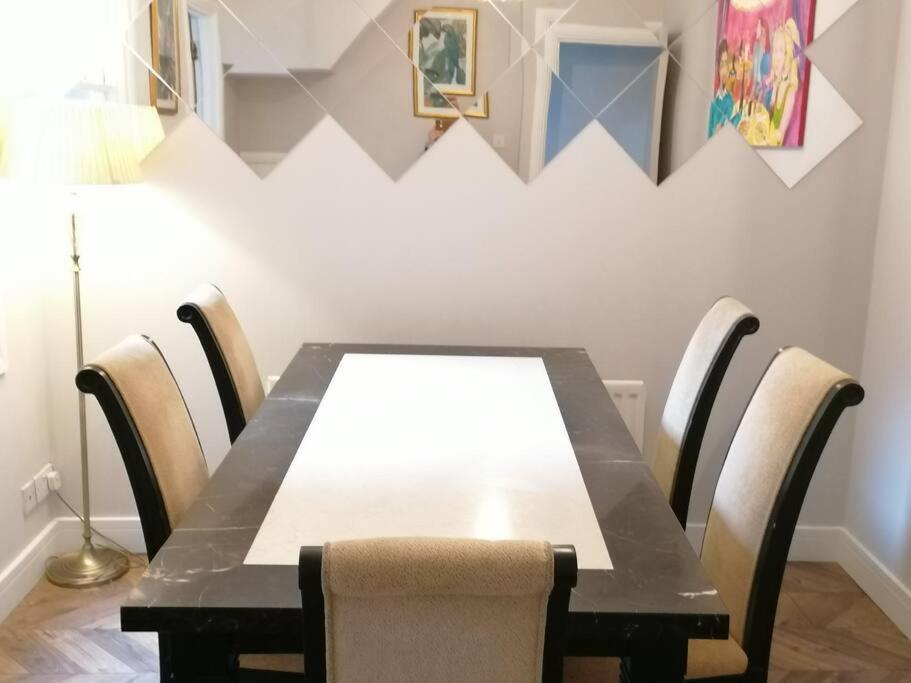 Stunning 3 Bedroom Townhouse In The Heart Of City Белфаст Экстерьер фото