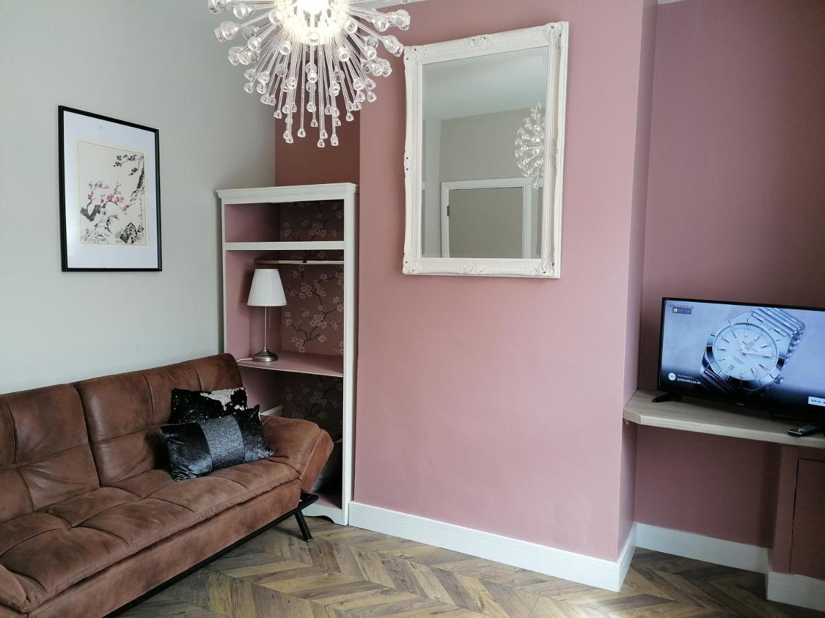 Stunning 3 Bedroom Townhouse In The Heart Of City Белфаст Экстерьер фото