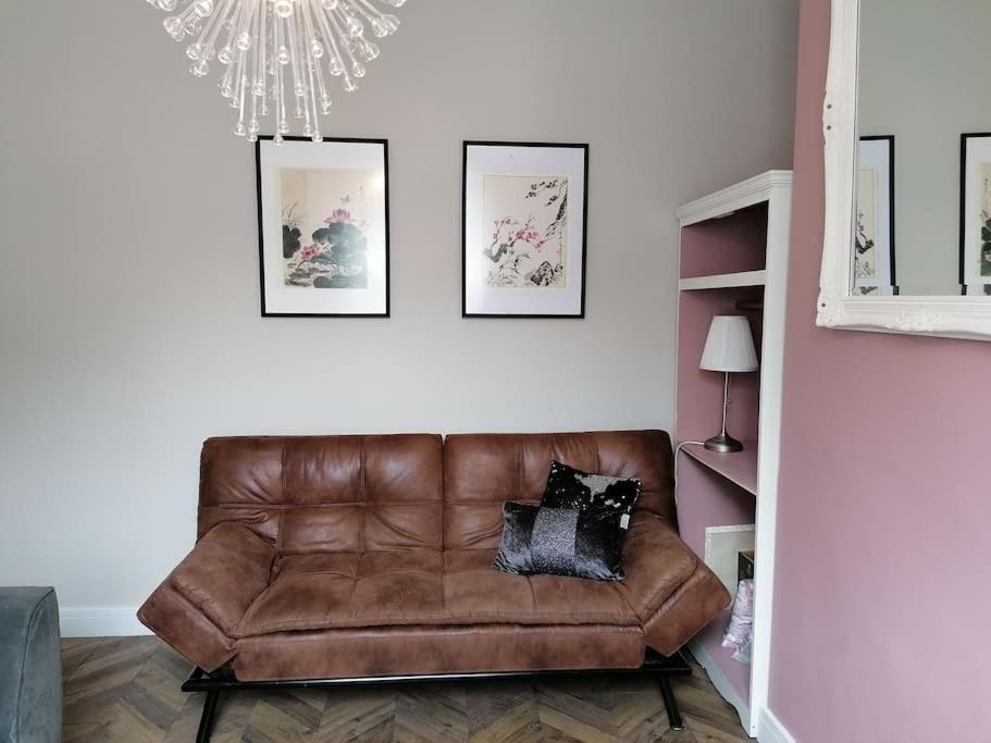 Stunning 3 Bedroom Townhouse In The Heart Of City Белфаст Экстерьер фото